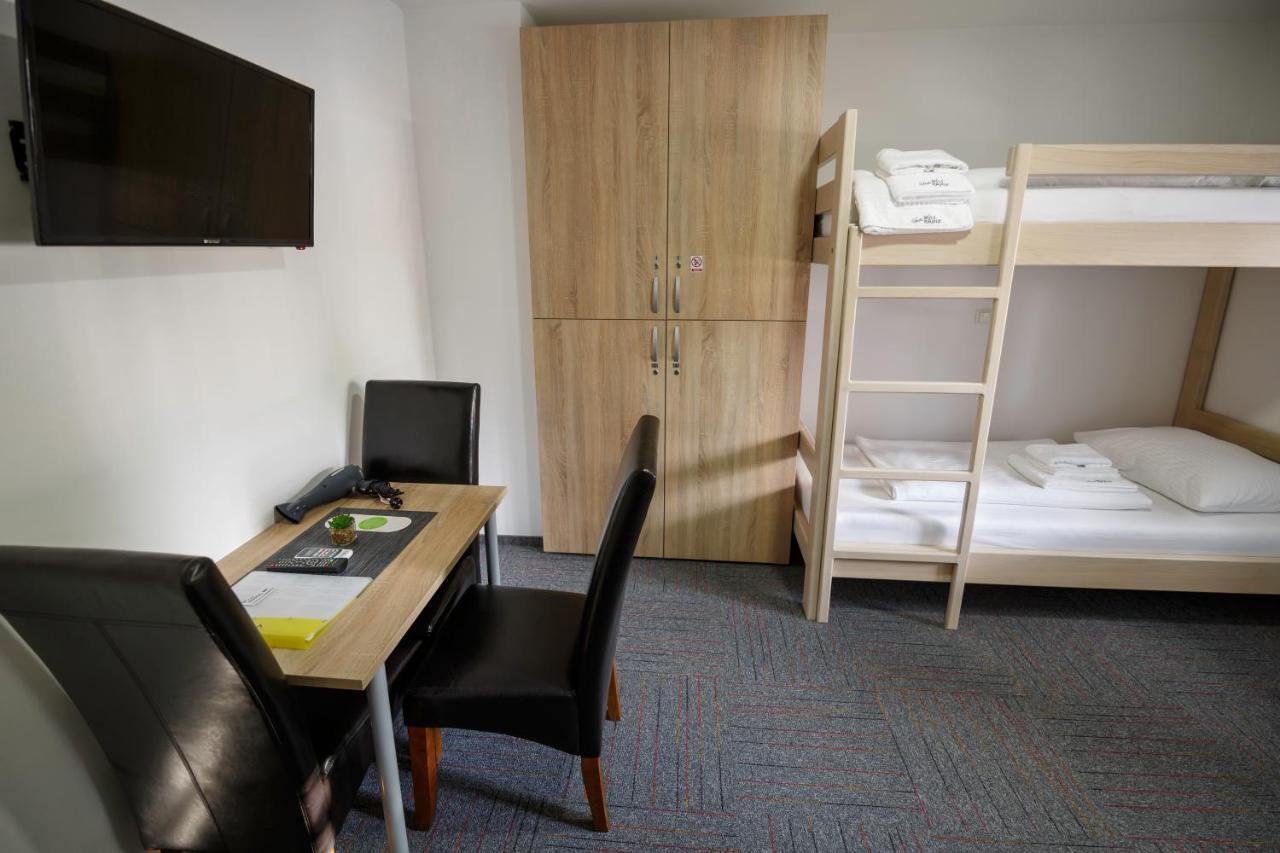 Vierbettzimmer mit Bad